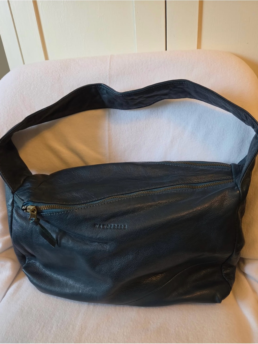 Wanderer Travel Co Carolina Handbag 2 zip top.